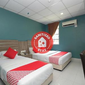 Oyo 44023 Mehram Hotel